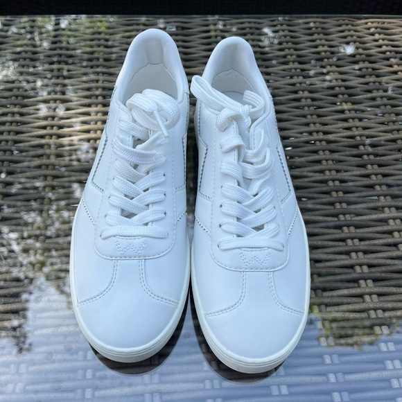 Stuart Weitzman Daryl Pro Low-Top Sneakers - Picture 8 of 17